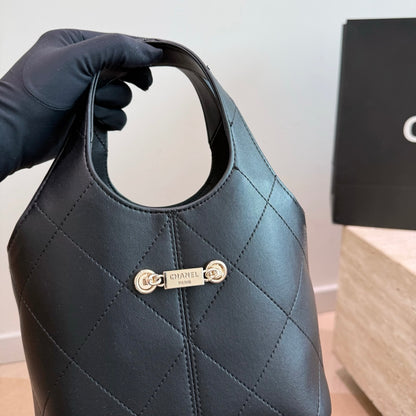 Cuero | Quilted Hobo Bag