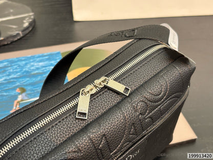 Cuero | Logo Embossed Crossbody Messenger Bag - Noir Black