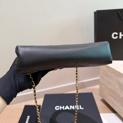 Cuero | Quilted Triangle Top-Handle Bag