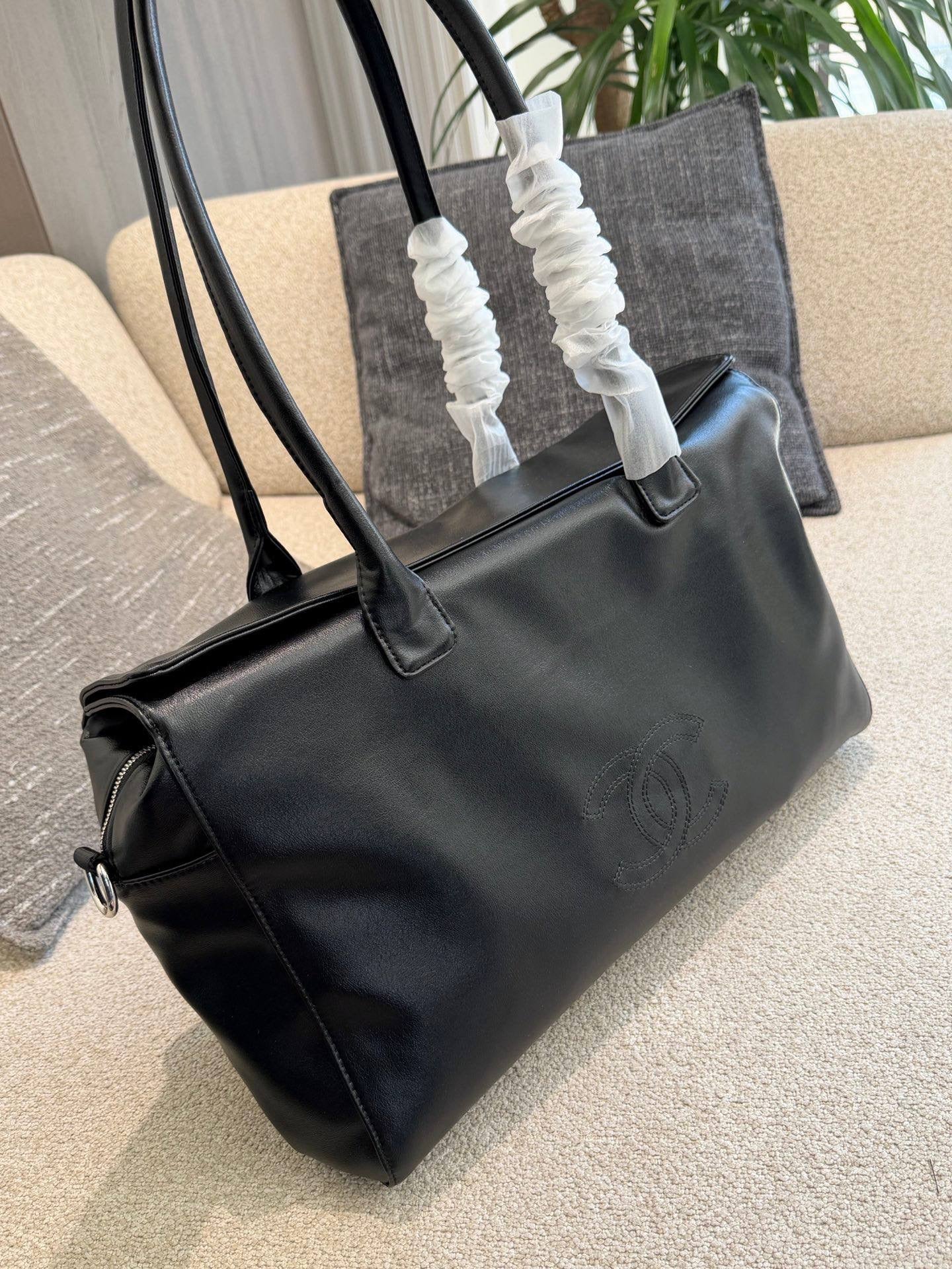 Cuero | Soft Minimal Shoulder Bag