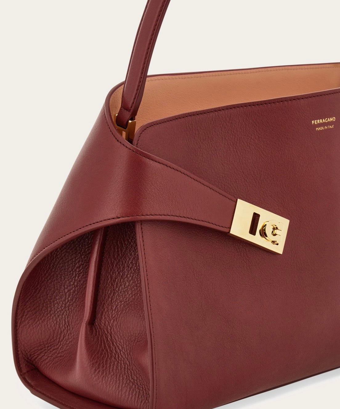 Cuero | Hug soft bicolor shoulder bag
