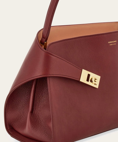 Cuero | Hug soft bicolor shoulder bag