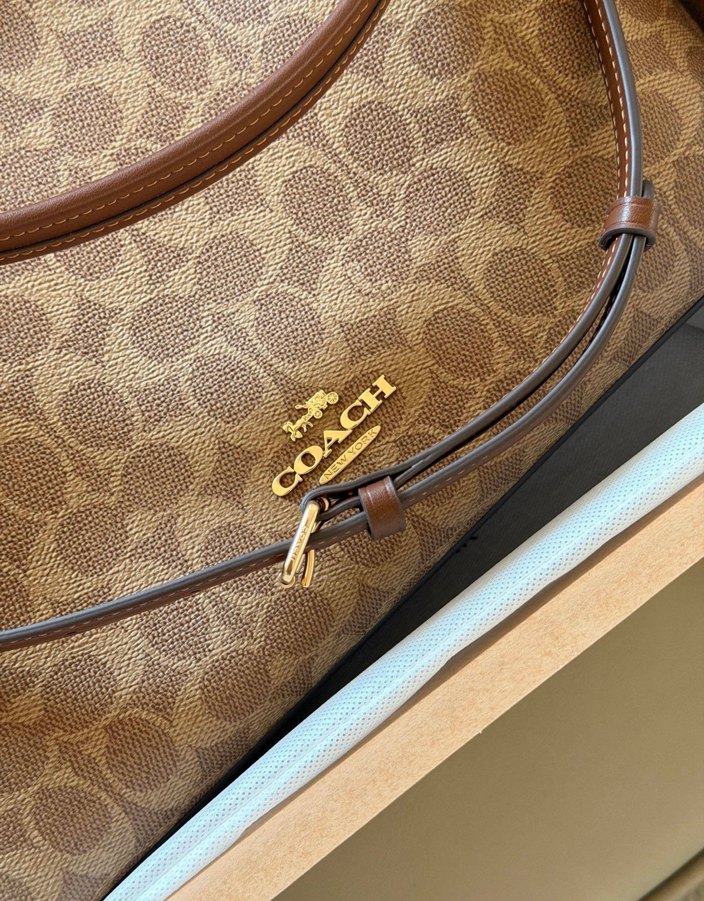 Cuero | Laurel Shoulder Bag In Signature Canvas