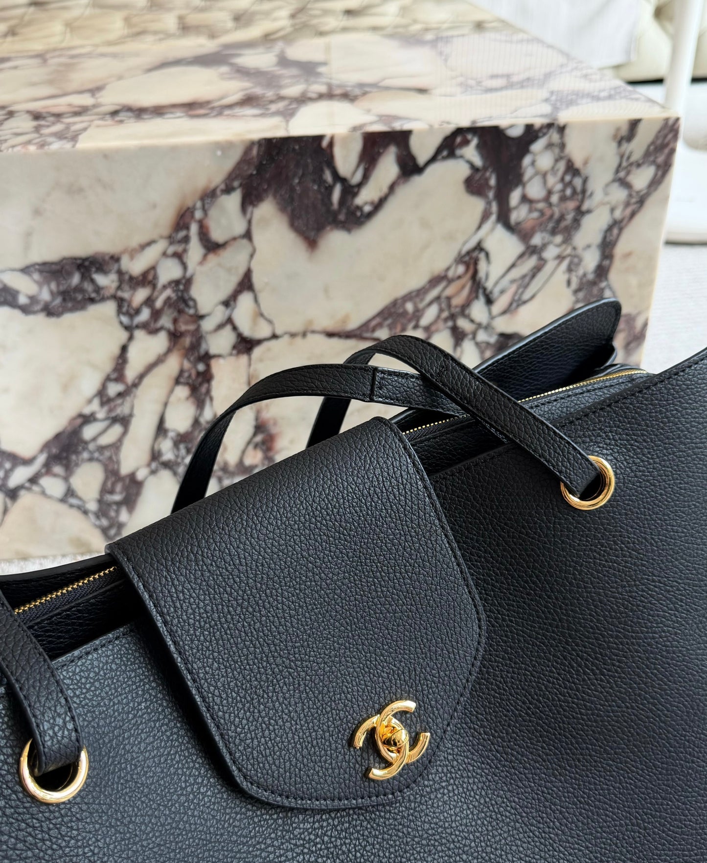 Cuero | Classic Grained Leather Tote