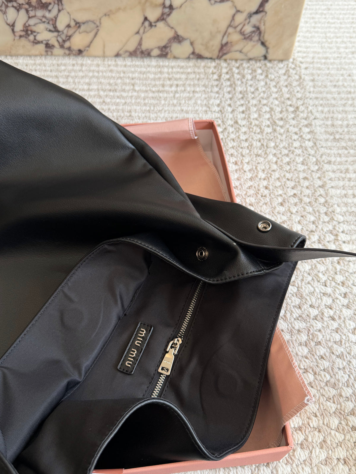Cuero | Logo Embossed Hobo Shoulder Bag - Noir Black