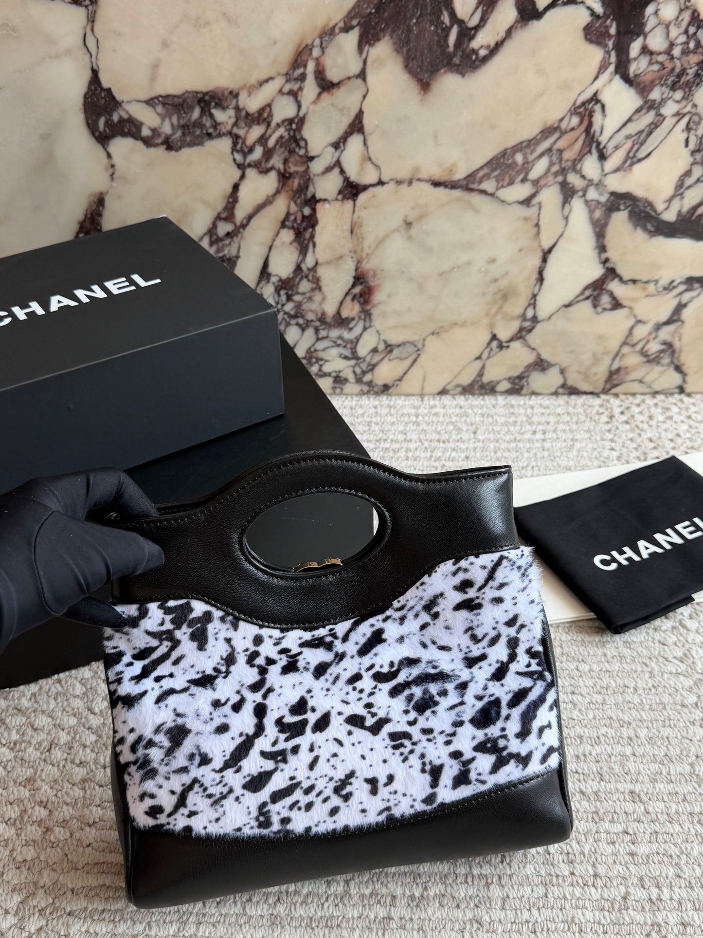 Cuero | Printed Top-Handle Bag Black and White
