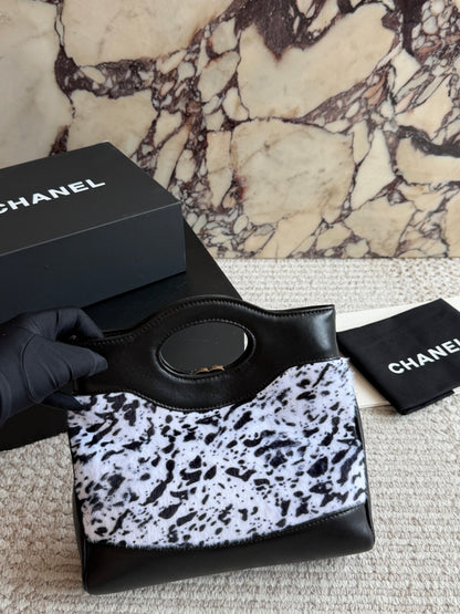 Cuero | Printed Top-Handle Bag Black and White
