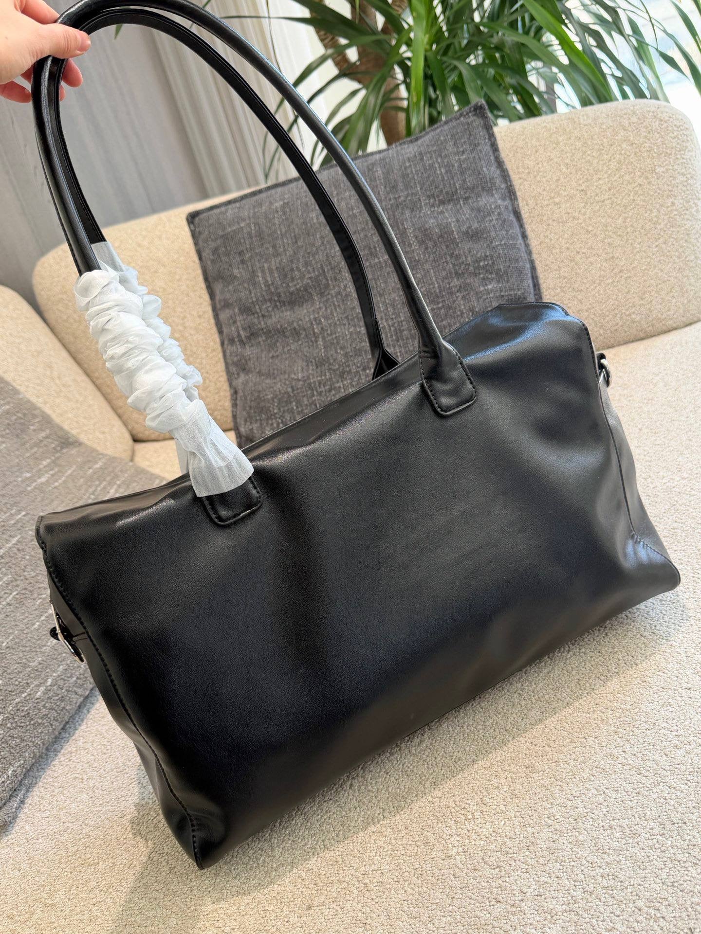 Cuero | Soft Minimal Shoulder Bag