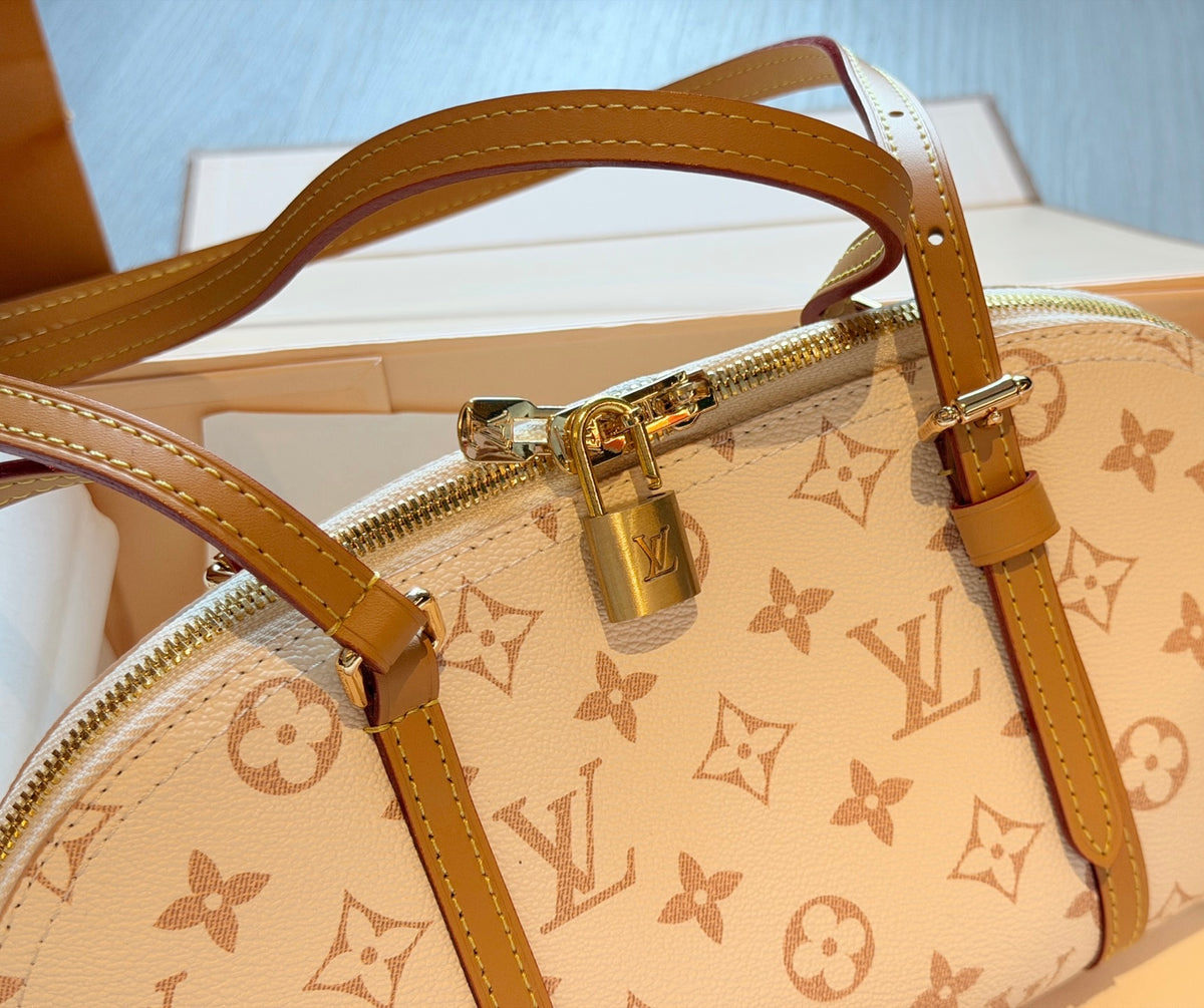 Cuero | Signature Ellipse Shoulder Bag - Classic Monogram