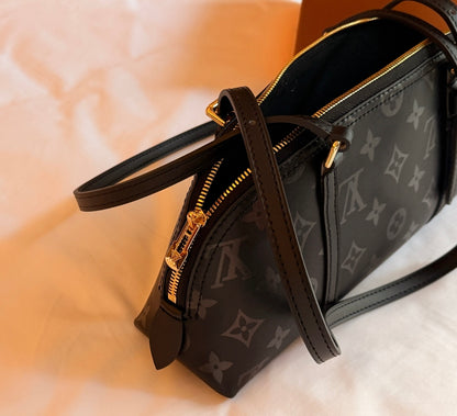 Cuero | Premium Dome Crossbody