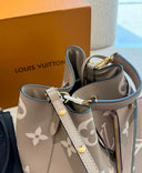 Louis Vuitton Neoneo Bag