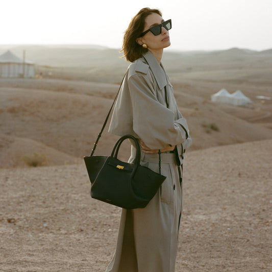 Cuero | Demellier The Midi New York Black small Grain Ecru Stitching