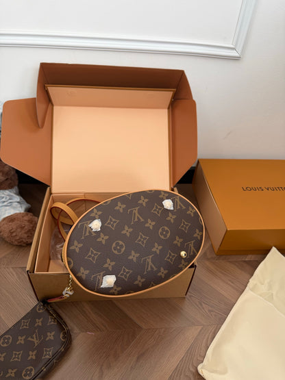 Cuero | Monogram Bucket Tote Bag Brown