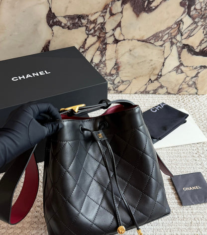 Cuero | Black Quilted Bucket Bag