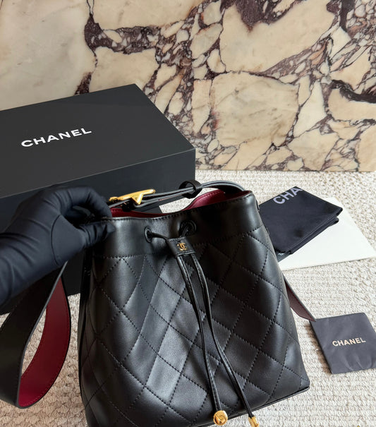 Cuero | Black Quilted Bucket Bag
