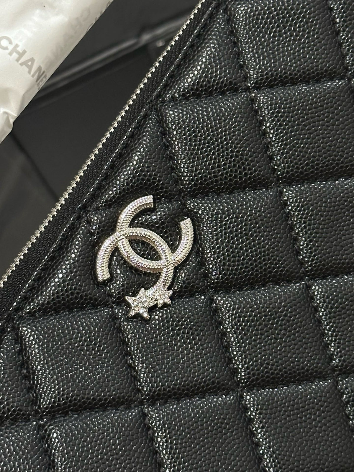 Cuero | Diamond Quilted Zip Pouch Shoulder Bag - Noir Black