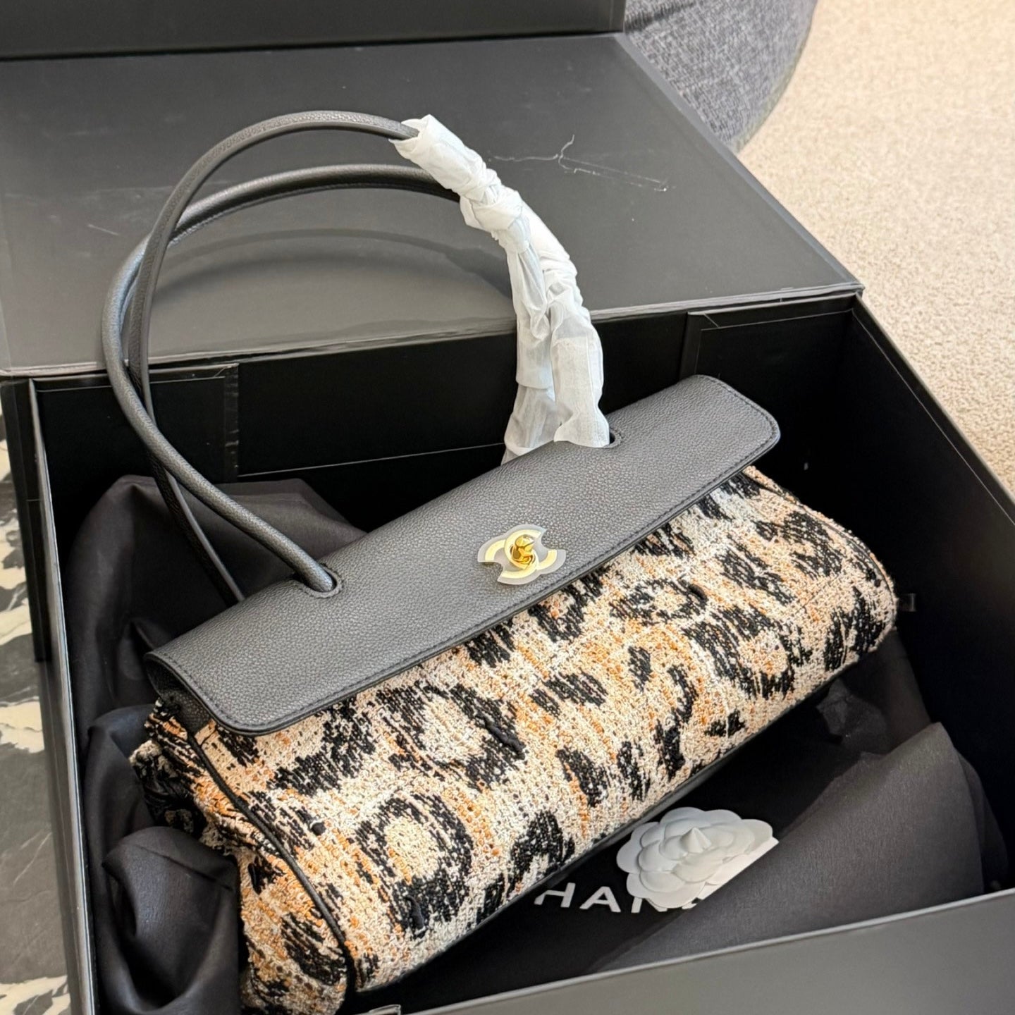 Cuero | Tweed Top-Handle Bag