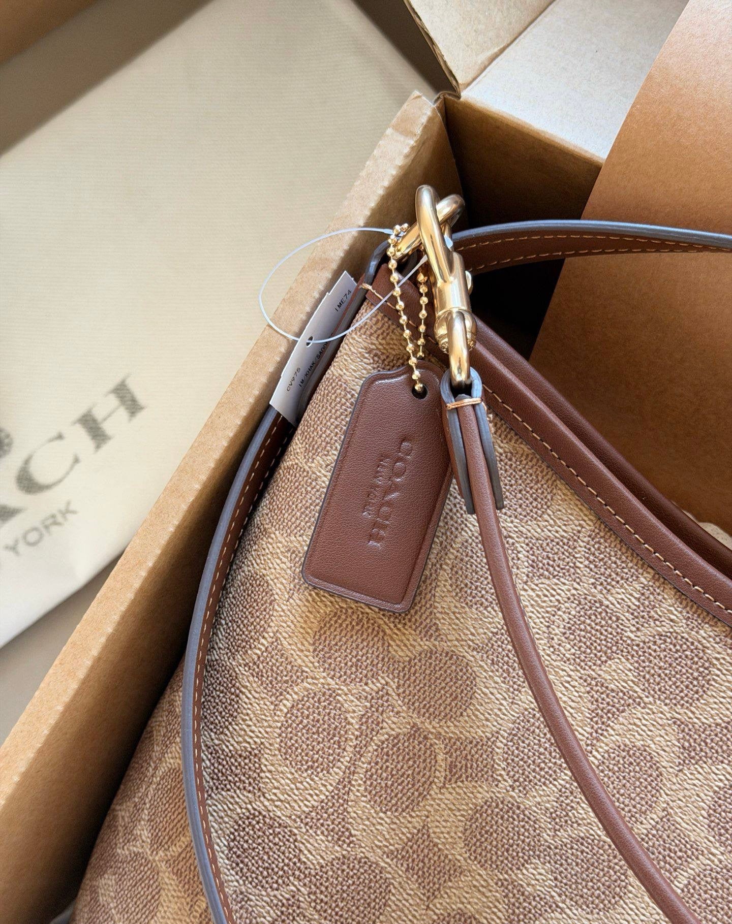 Cuero | Laurel Shoulder Bag In Signature Canvas