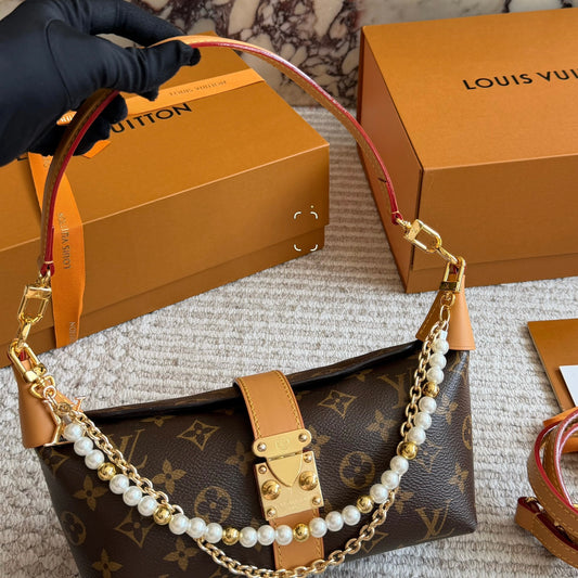 Cuero | Pearl-Chain Mini Shoulder Bag