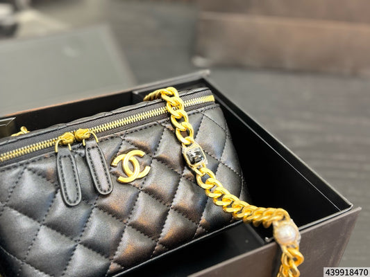 Cuero | Quilted Chain Crossbody Vanity Bag - Noir Black