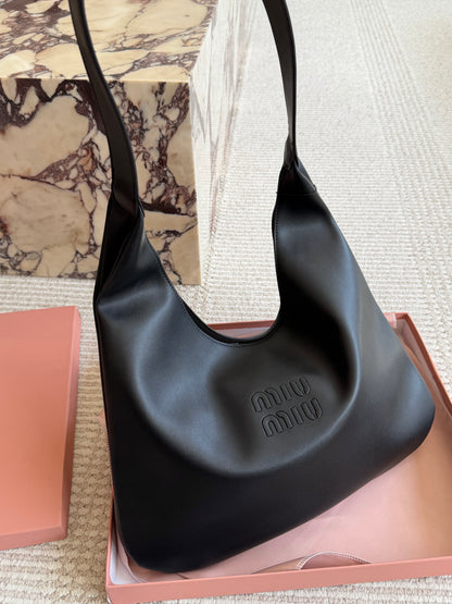 Cuero | Logo Embossed Hobo Shoulder Bag - Noir Black