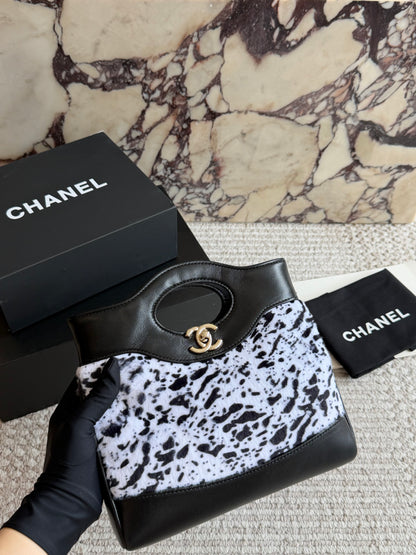 Cuero | Printed Top-Handle Bag Black and White