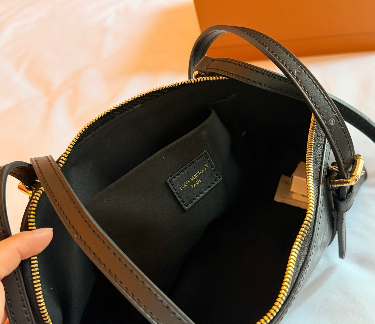 Cuero | Premium Dome Crossbody