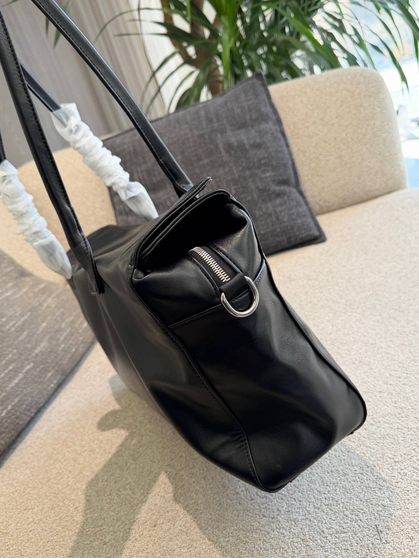 Cuero | Soft Minimal Shoulder Bag