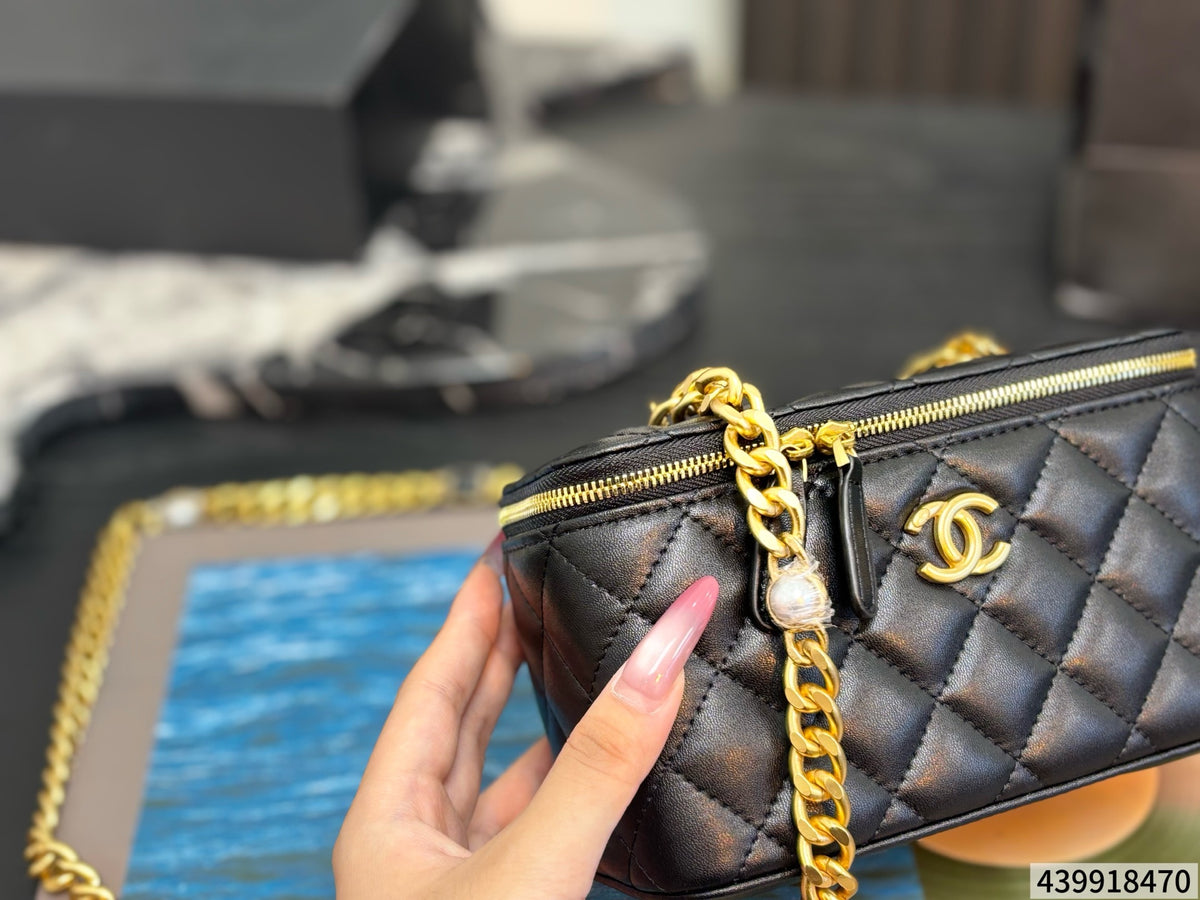 Cuero | Quilted Chain Crossbody Vanity Bag - Noir Black