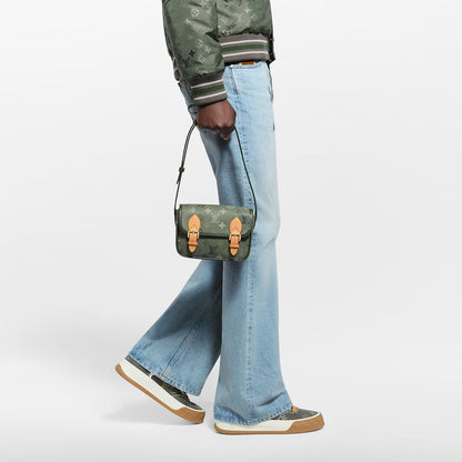 Cuero | Satchel Wearable Wallet