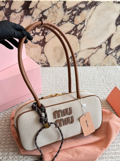 Cuero | Canvas & Leather Barrel Bag