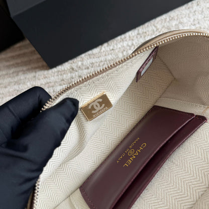 Cuero | Textured Vanity Bag