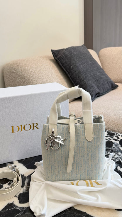 Cuero | Mini Bucket Bag Light Blue