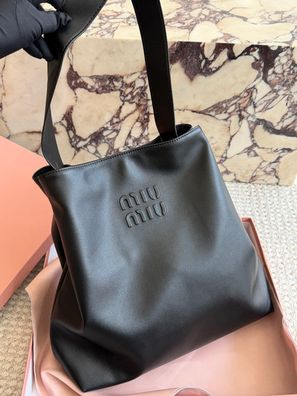 Cuero | Logo Embossed Hobo Shoulder Bag - Noir Black