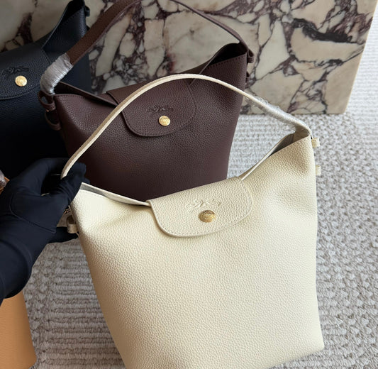 Cuero | Pebbled Leather Hobo Shoulder Bag