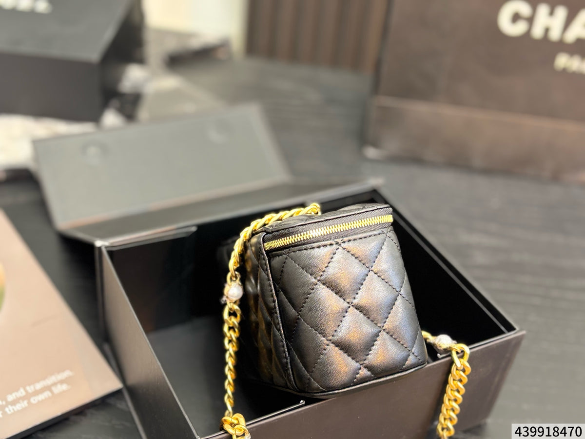 Cuero | Quilted Chain Crossbody Vanity Bag - Noir Black