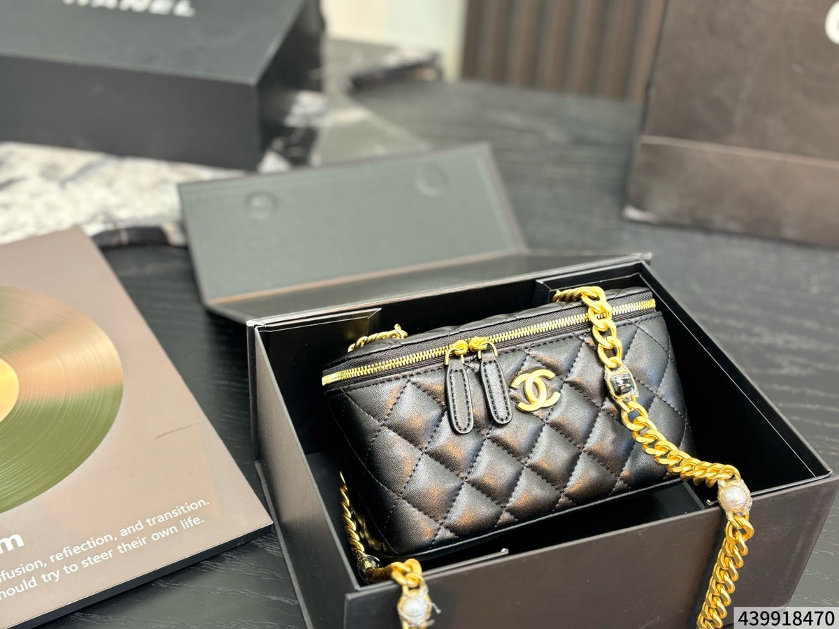 Cuero | Quilted Chain Crossbody Vanity Bag - Noir Black
