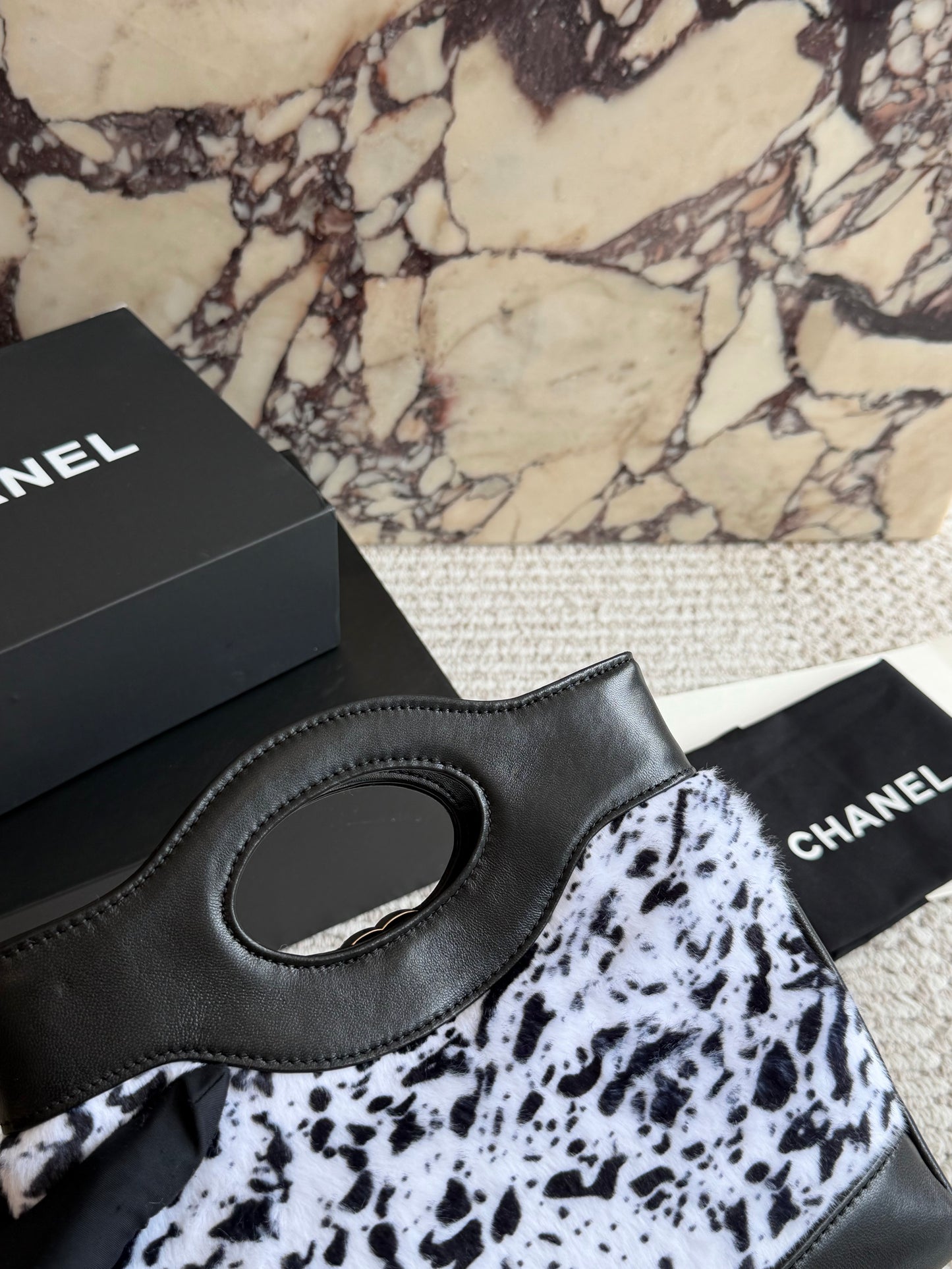Cuero | Printed Top-Handle Bag Black and White