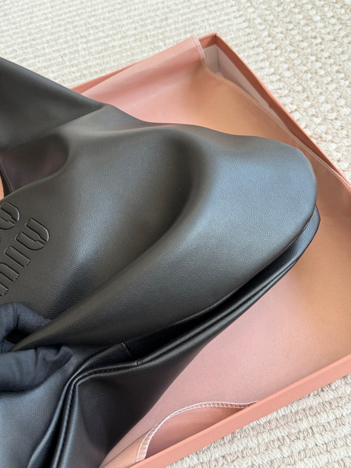 Cuero | Logo Embossed Hobo Shoulder Bag - Noir Black