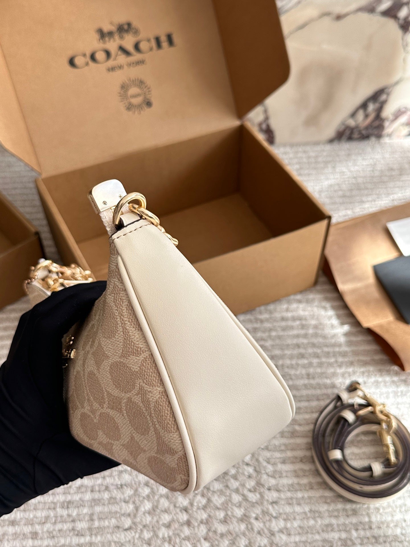 Cuero | Beige Monogram Baguette Bag