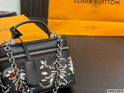 Cuero | Jewel Embellished Mini Vanity Chain Crossbody - Black