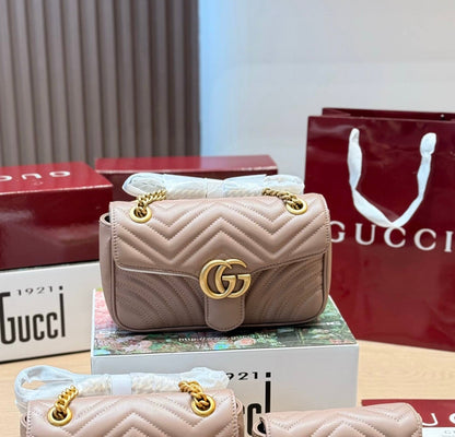 Cuero | GG Marmont Medium Chevron Leather Flap Bag