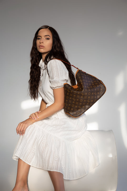 Cuero | 𝐁𝐫𝐨𝐰𝐧 𝐌𝐨𝐧𝐨𝐠𝐫𝐚𝐦 𝐃𝐞𝐥𝐢𝐠𝐡𝐭𝐟𝐮𝐥 𝐏𝐌