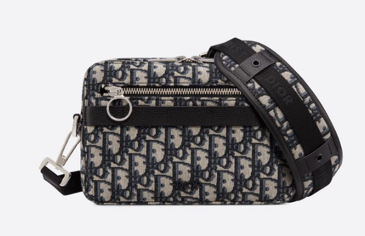 Cuero | SAFARI MESSENGER BAG Grained Black Calfskin and Oblique Jacquard