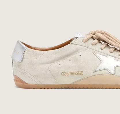 Cuero | Men's True-Star in light gray suede with metallic silver star and heel tab