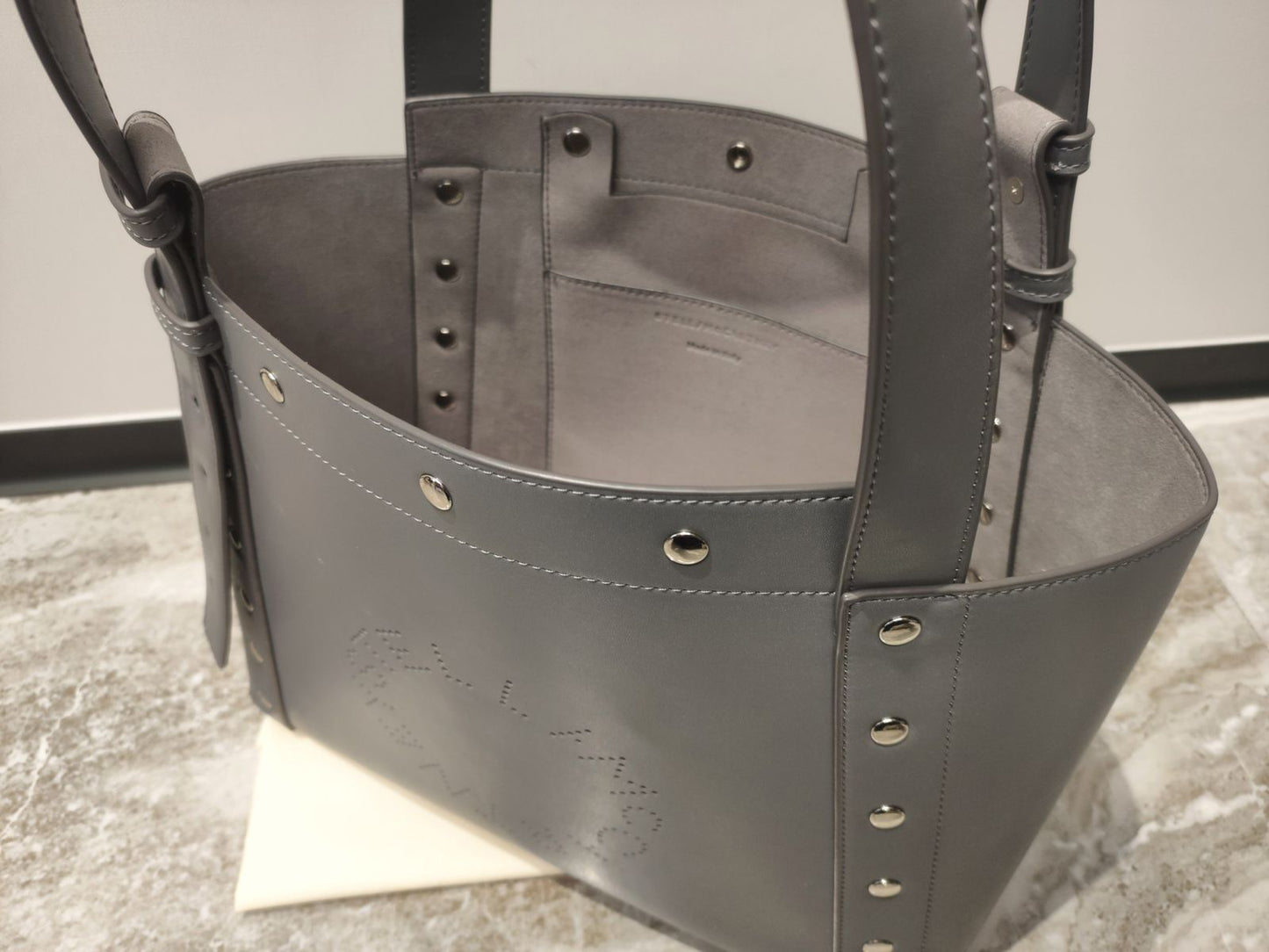 Cuero | Studs Large Tote Bag
