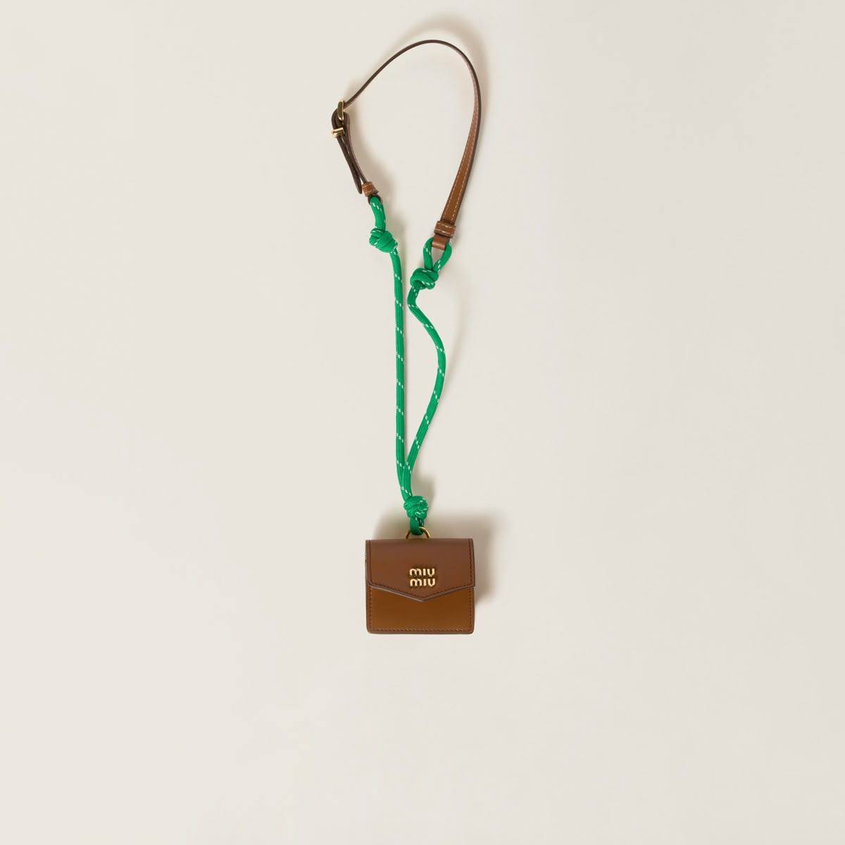 Cuero | Leather and cord trick