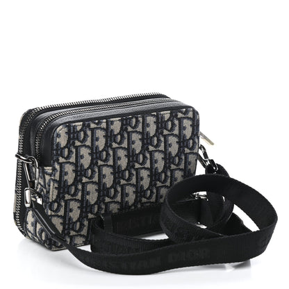 Cuero | Oblique Pouch Navy Blue