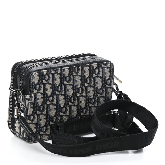 Cuero | Oblique Pouch Navy Blue