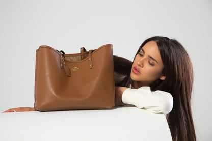 Cuero | Reversible City Tote Handbag In Camel